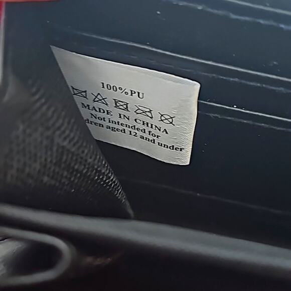 Unbranded Red Wallet w/Strap Two Compartments Credit Card Slots 7.5" x 4" x 2" - Picture 7 of 8